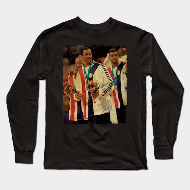 Vince Carter - Vintage Design Of Basketball Long Sleeve T-Shirt by JULIAN AKBAR PROJECT